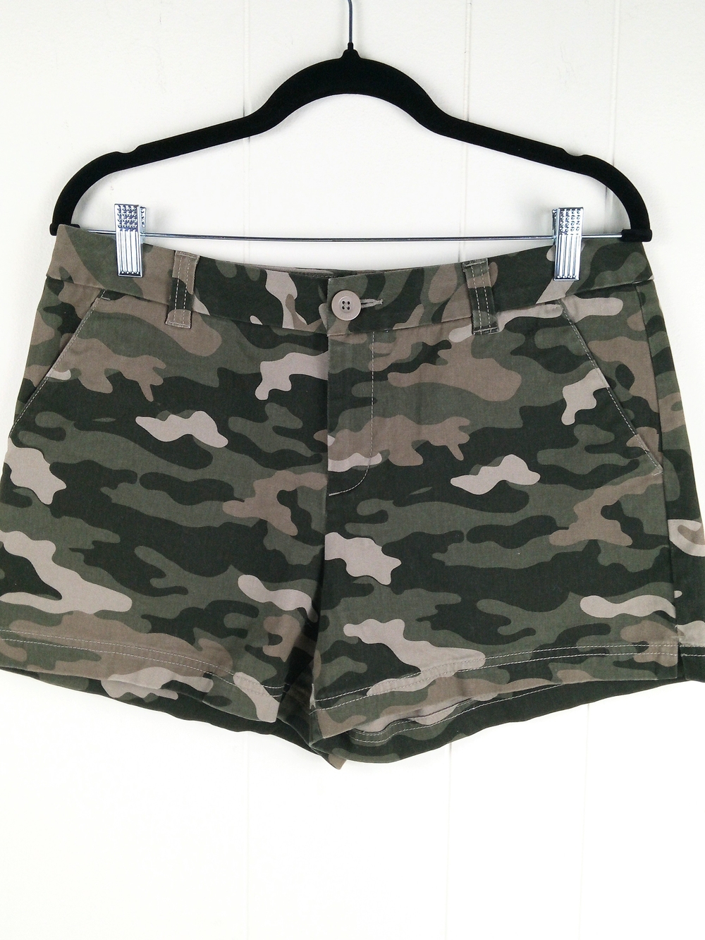 Camo Print Women's Shorts - Green Size 8